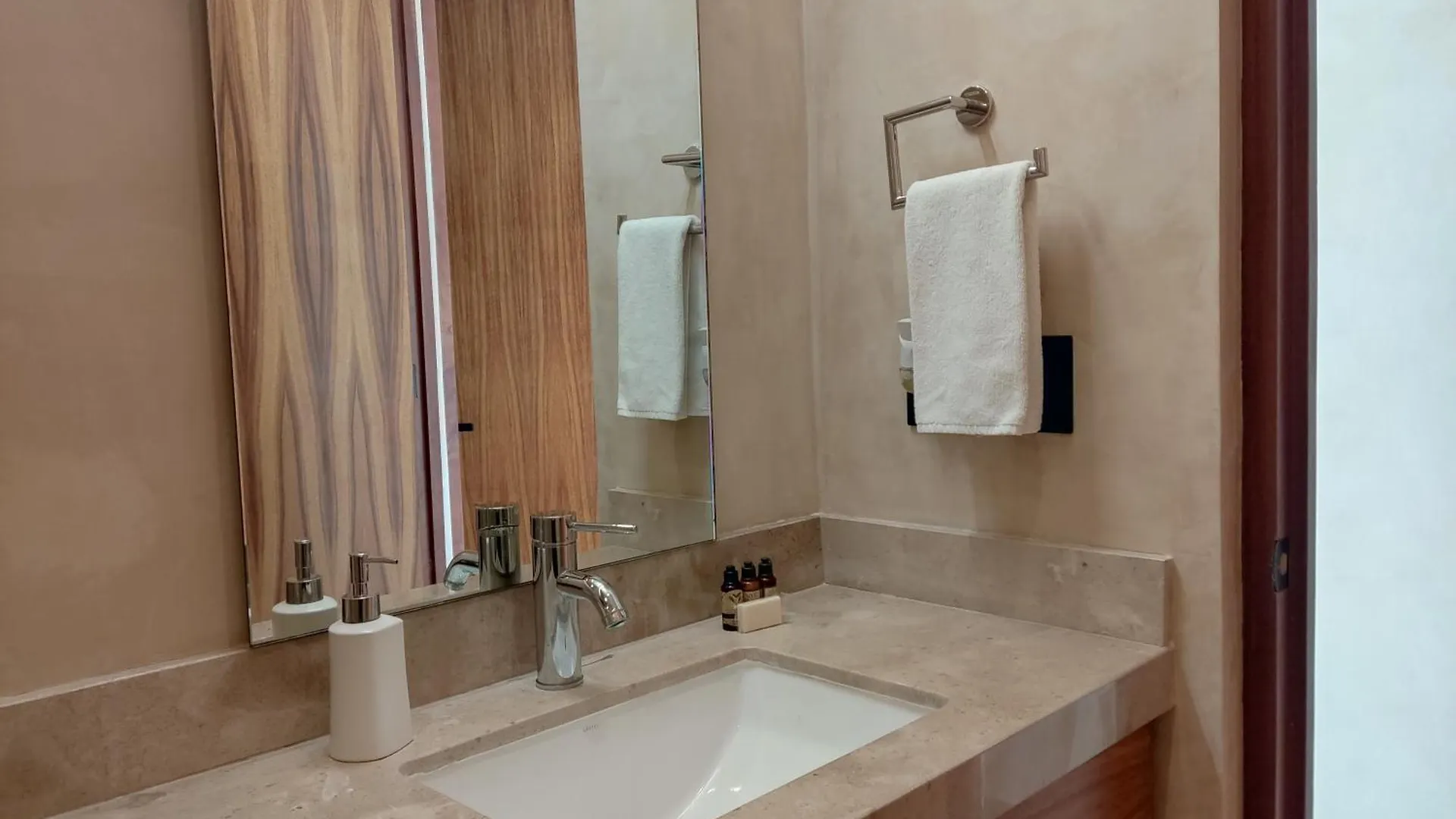 New Modern Apartment 1Bdr - Beach Access Тулум